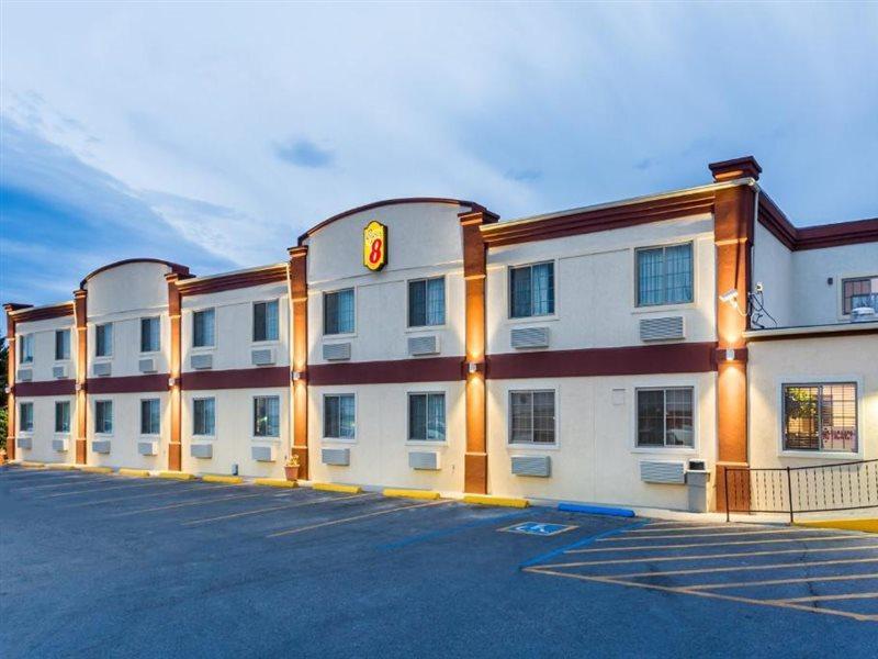 Super 8 By Wyndham Douglas Extérieur photo