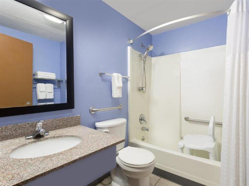 Super 8 By Wyndham Douglas Extérieur photo