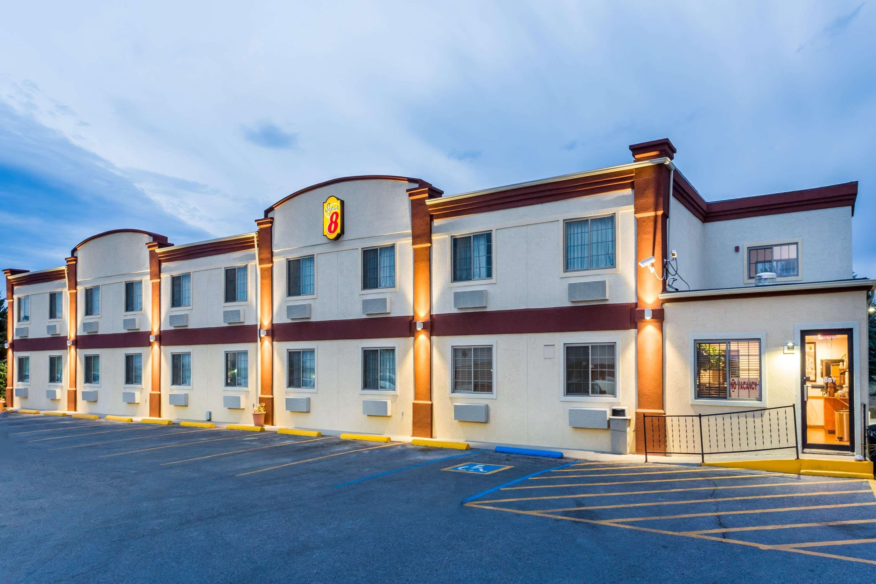 Super 8 By Wyndham Douglas Extérieur photo