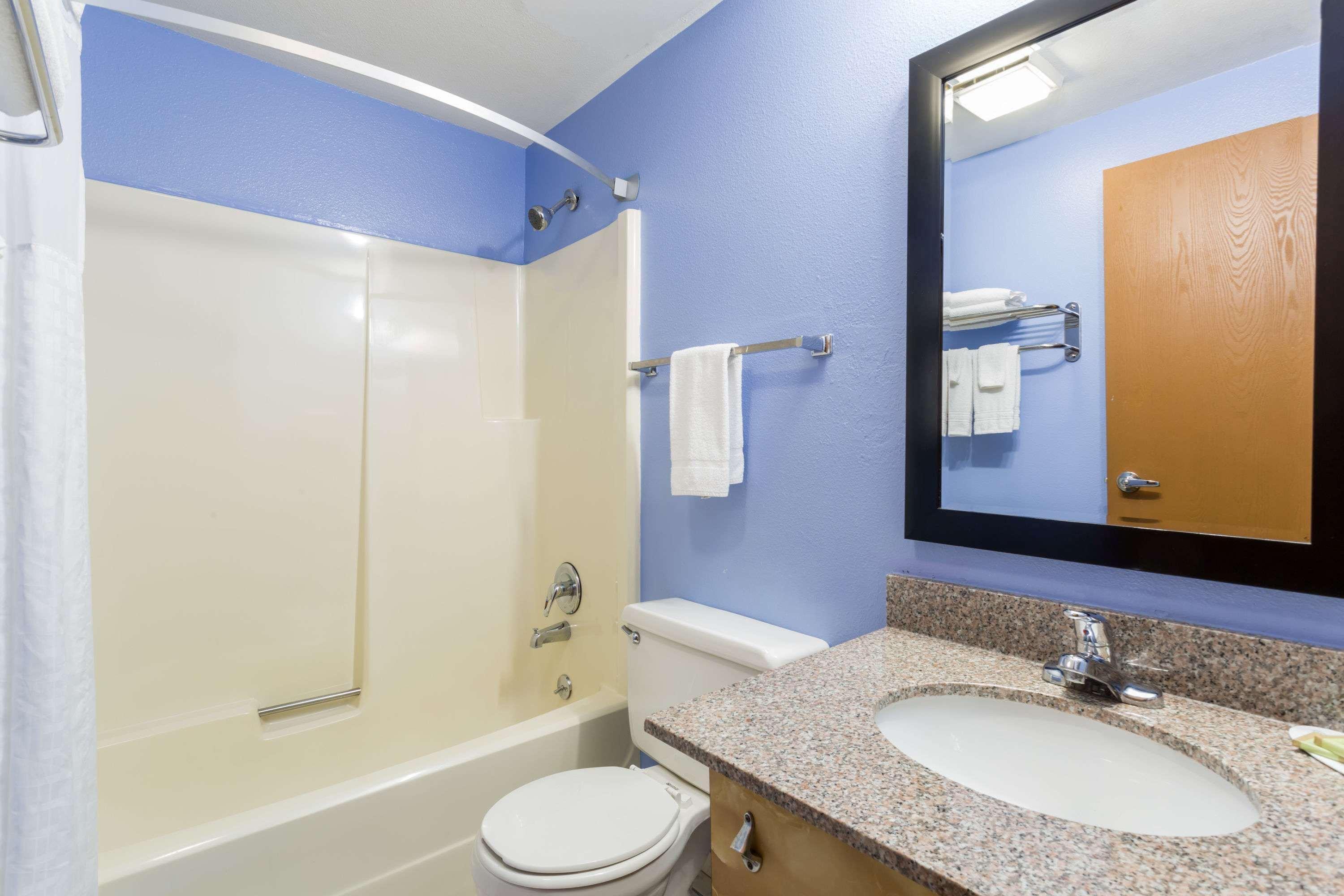 Super 8 By Wyndham Douglas Extérieur photo